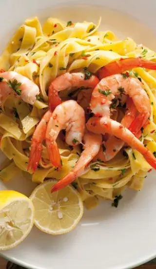 Fettuccine aglio, olio, pepperoncino a krevety