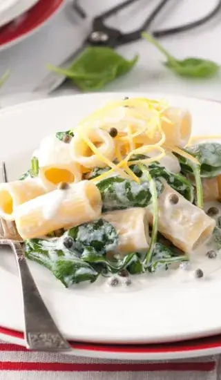 Těstoviny s krémem z ricotty a se špenátem
