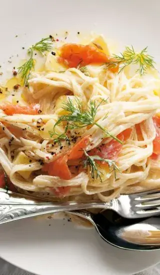 Tagliatelle s bramborami a uzeným lososem