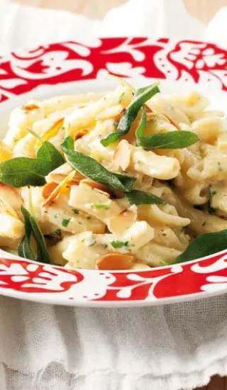 Penne ricce se šalvějovým pestem