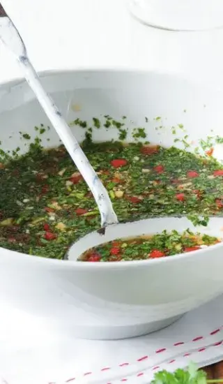 Čerstvá domácí chilli omáčka