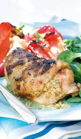 Kuřecí stehna plněná parmazánem a bazalkou