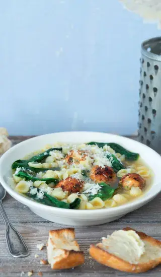 Kuřecí kuličky v minestrone