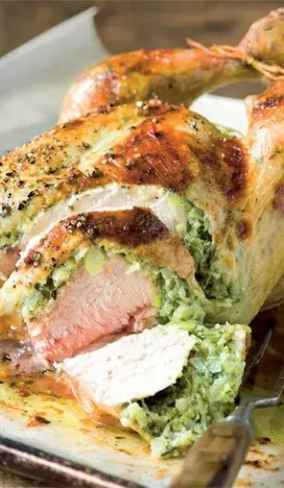 Pečené kuře s nádivkou z pórku a kozího sýra