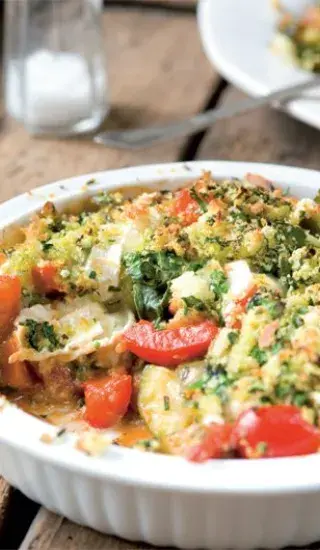 Ratatouille s kozím sýrem a bylinkovou drobenkou