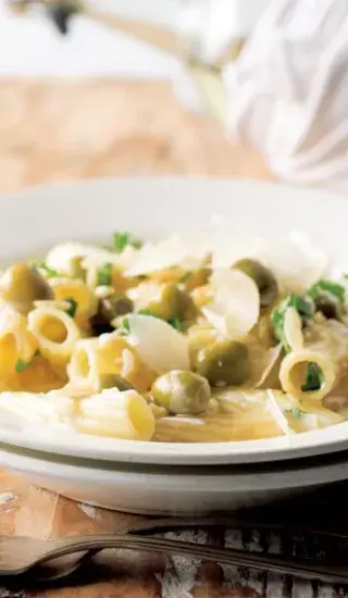 Rigatoni s mandlovo-olivovou omáčkou