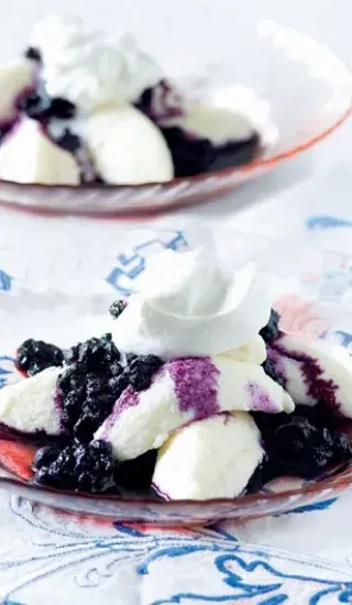 Tvarohové noky s borůvkovým přelivem