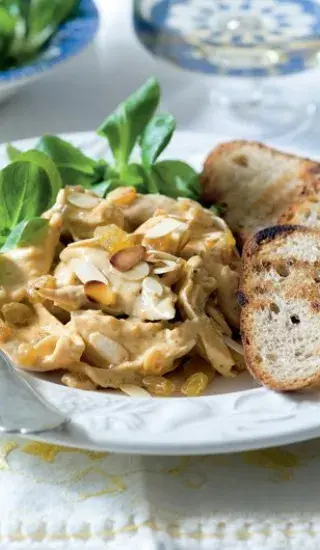 Korunovační kuřecí salát