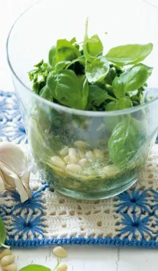 Bazalkové pesto s pecorinem