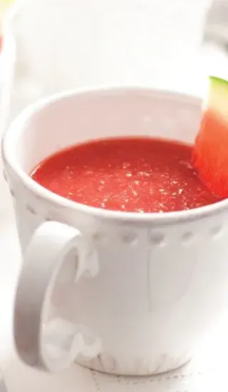 Melounová polévka s jahodami