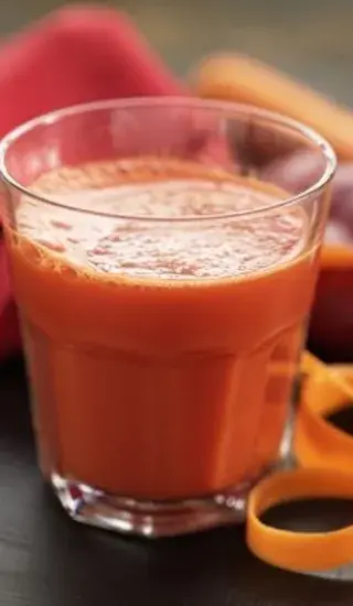 Mrkvový nápoj s kokosem a zázvorem