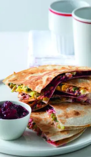 Krůtí quesadillas s brusinkami