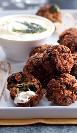 Špenátové kuličky s mátovým dipem