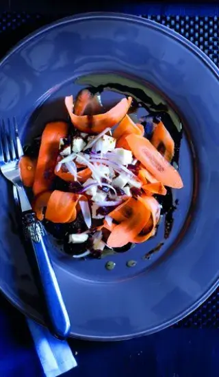 Carpaccio z mrkve s datlemi & fetou