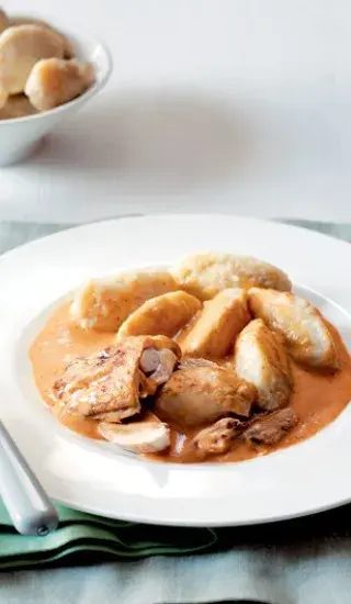 Kuře na paprice s máslovými noky