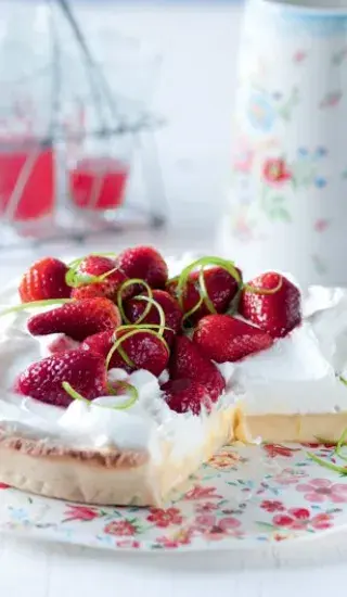 Koláč s jahodami a kokosovým krémem