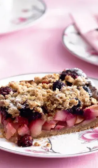 Celozrnný jablečný koláč s drobenkou