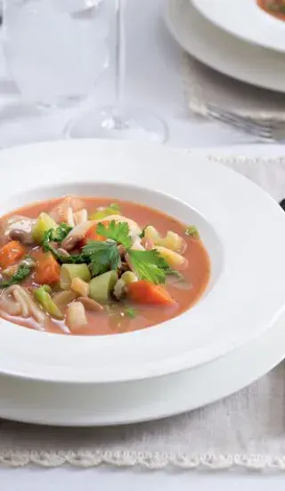 Fazolovozeleninová polévka s nudlemi