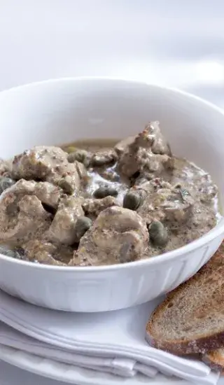 Telecí ledvinky s omáčkou z hrubozrnné hořčice