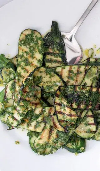 Grilované cukety s česnekem