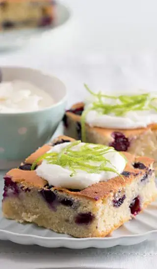 Borůvková buchta s limetovou polevou