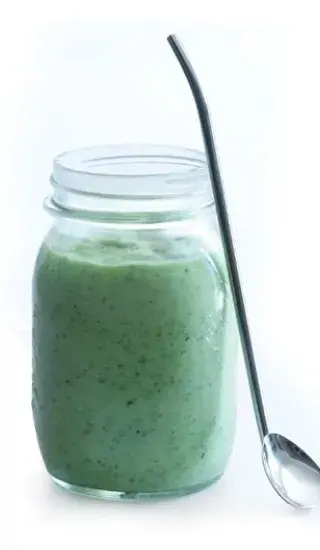 Zelený tekutý salát s cuketami