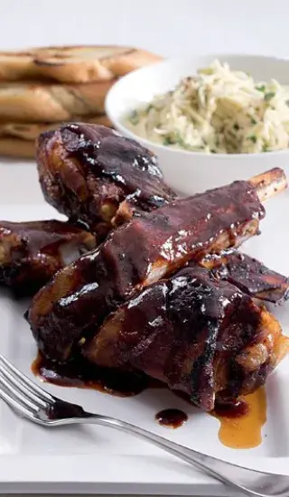 Hovězí žebro BBQ s celerovým salátem