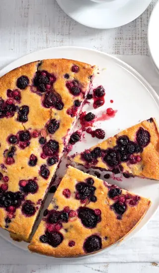 Tvarohový špaldovo-kukuřičný koláč s ovocem