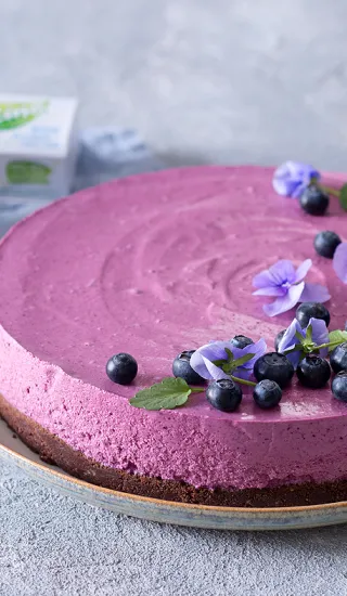 Nepečený borůvkový cheesecake s lučinou