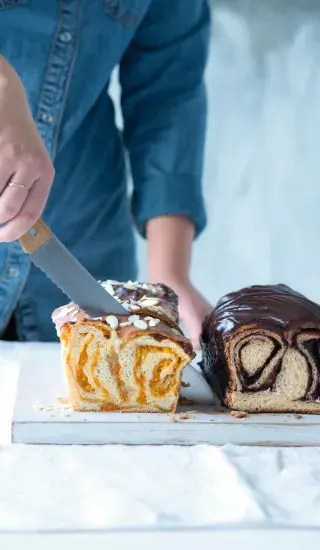 Meruňkovo-marcipánová babka