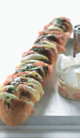 Bageta s bylinkovým máslem