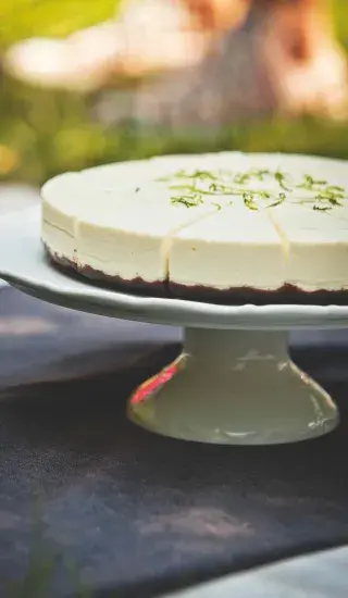 Bezinkový koláč s limetkou