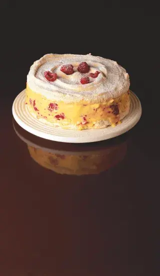 Pusinkový dort s mangem a malinami