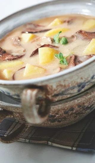 Bramborová polévka s houbami