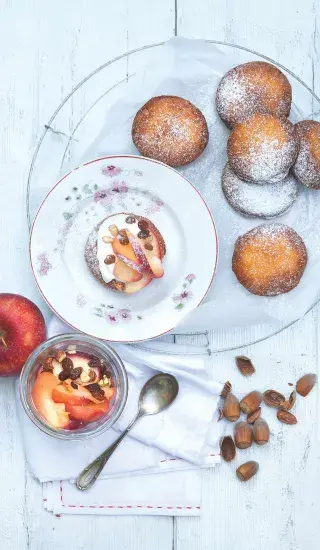 Bramborové koblížky s dušenými jablky