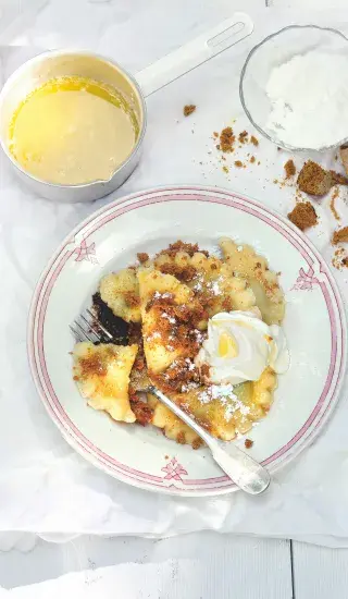 Povidlové taštičky sypané perníkem & tvarohový krém