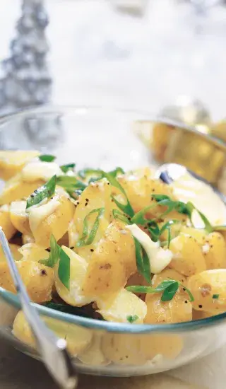 Bramborový salát s jarní cibulkou