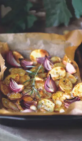 Rozmarýnové brambory na plechu