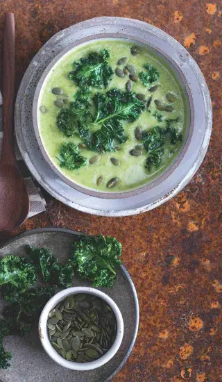 Brokolicová polévka s kadeřávkem