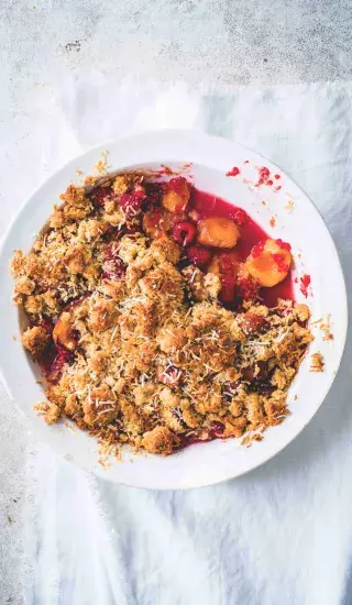 Broskvovo-malinový krambl