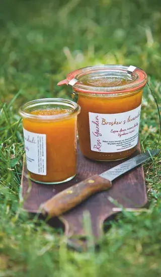 Broskvový džem s levandulí