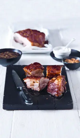 Bůček na sečuánském a růžovém pepři & karamel