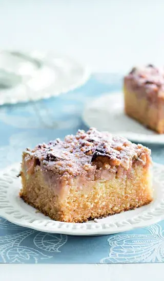 Jogurtový koláč s jablky a drobenkou