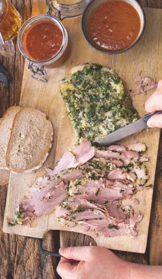 Bylinkovo-česnekový vepřový bok