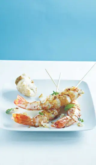 Česnekové krevety na špízu