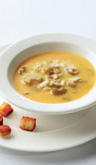 Česnekovo-šafránová polévka