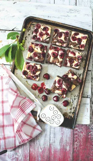 Cheesecake brownies s třešněmi