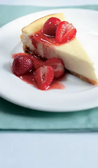 Cheesecake s rozpečenými jahodami