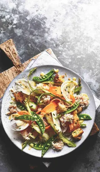 Chřestový salát s krabem