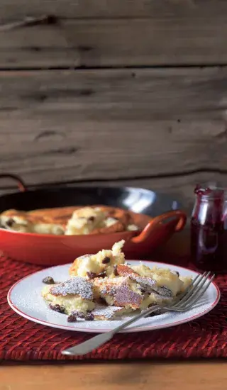 Císařský trhanec s brusinkovou zavařeninou